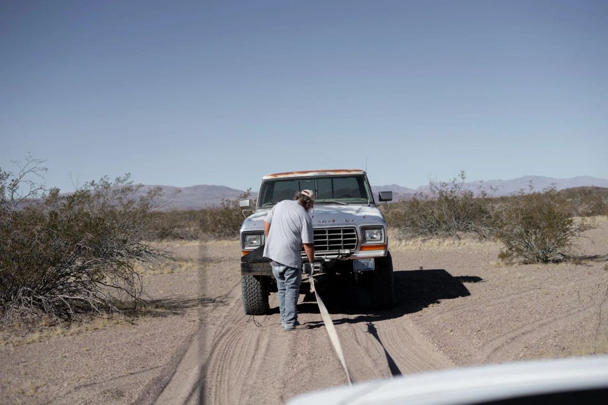 Sagacity Towing technician jump starting a vehicle on a Denver roadside